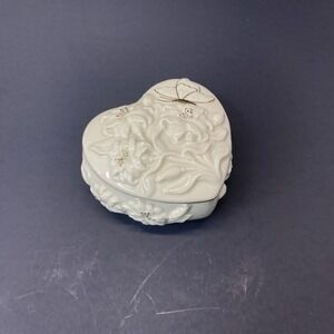 Lenox China 24K Gold Trim Butterfly's Delight Covered Heart Trinket Box